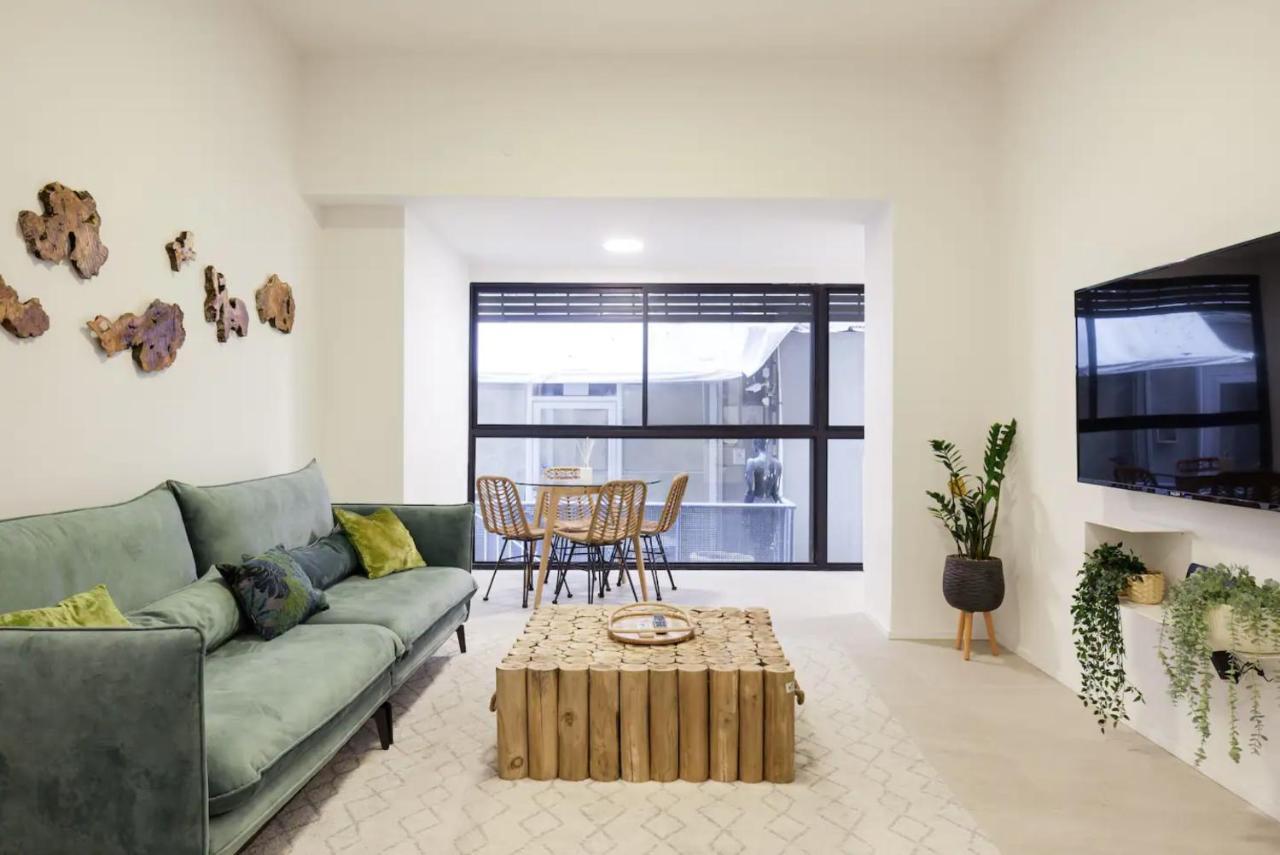 Renovated Large 3Rm Apartment 5 Min From The Beach เทลอาวีฟ ภายนอก รูปภาพ