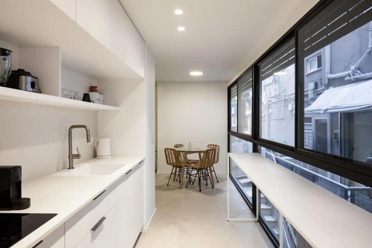 Renovated Large 3Rm Apartment 5 Min From The Beach เทลอาวีฟ ภายนอก รูปภาพ