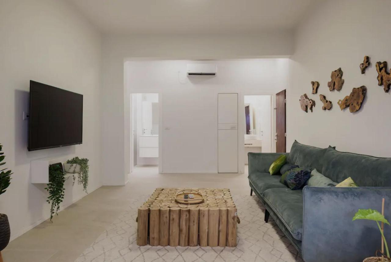 Renovated Large 3Rm Apartment 5 Min From The Beach เทลอาวีฟ ภายนอก รูปภาพ